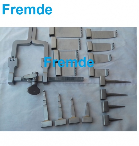 McChuloch Hinged Arms Retractor Set border=